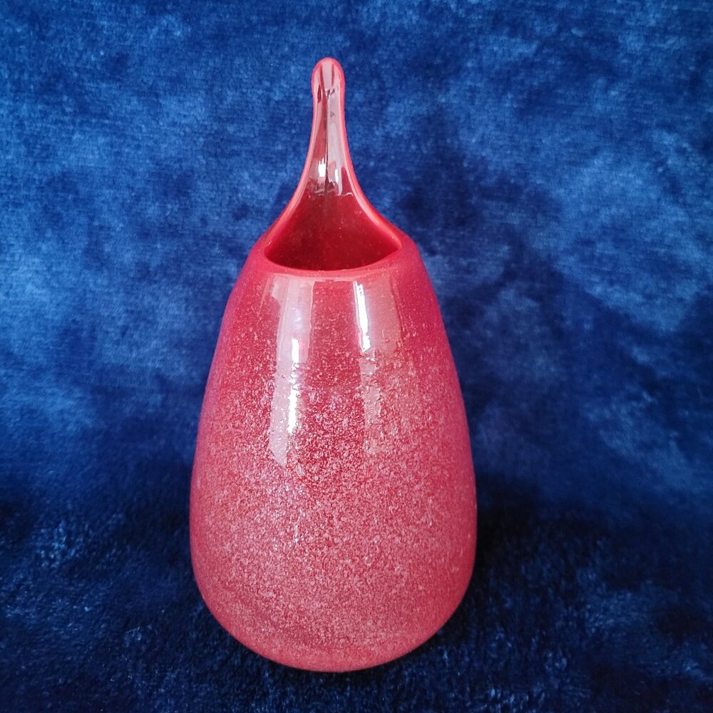 Red speckled swung vase